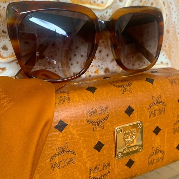 MCM Bundle Sunglasses with Hard Case & Cleaning Cloth New and Authentic - Picture 7 of 15